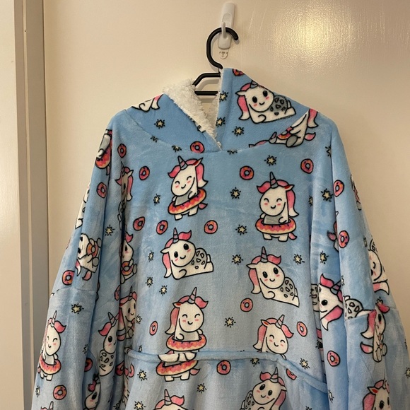 Adult unicorn oodie - Picture 3 of 4